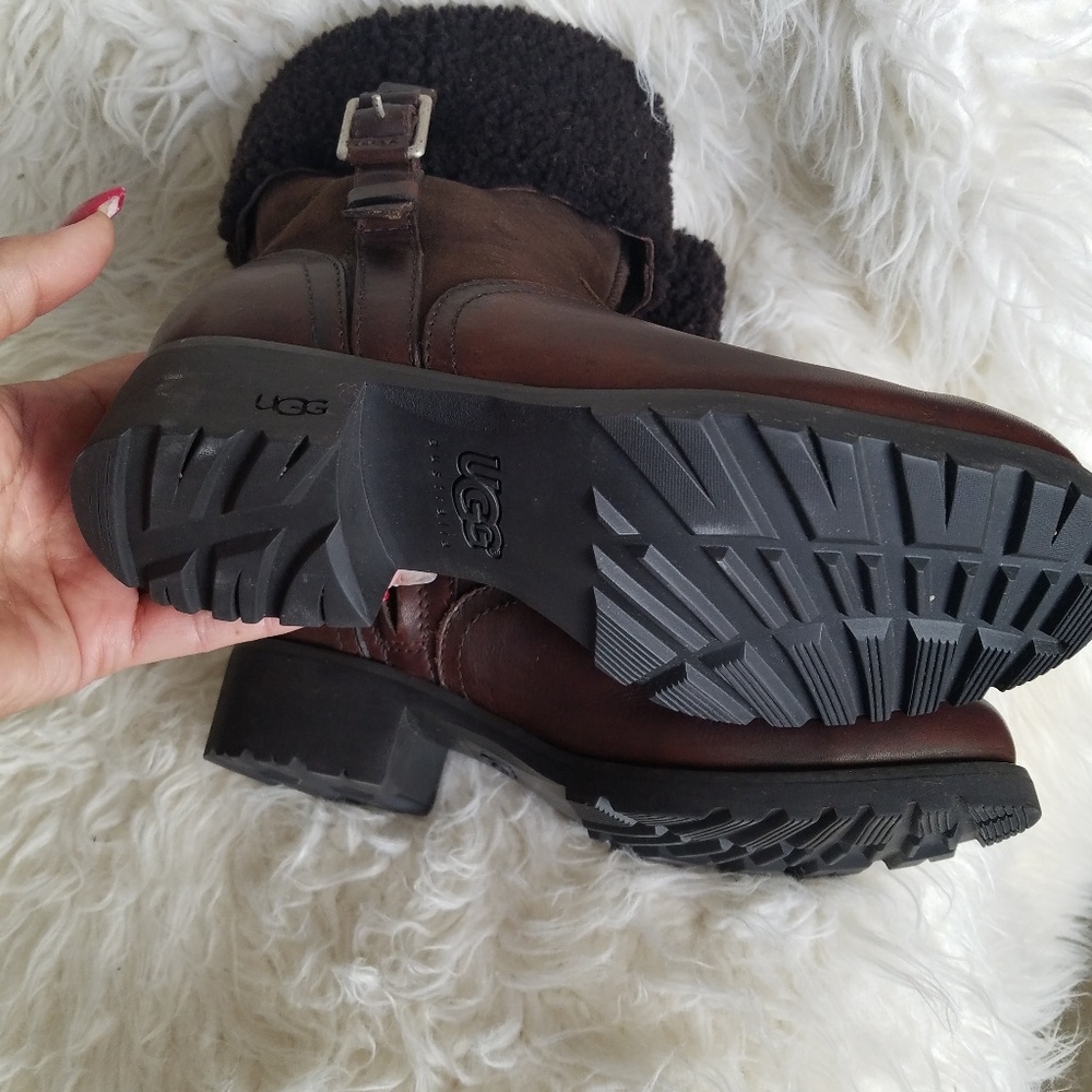 UGG BOOTS AUTHENTIC